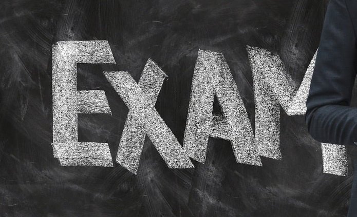 [Translate to English:] wcześniejszy egzamin programowy